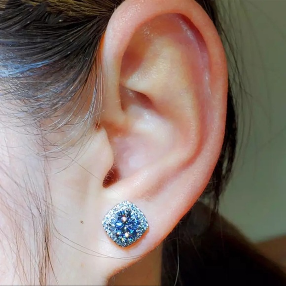 🌟 Sterling Silver 925 CZ Square Stud Earrings - Picture 6 of 6